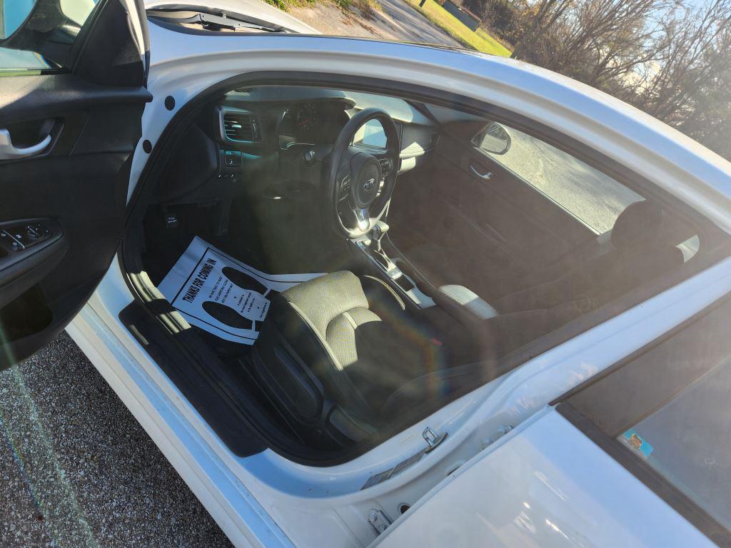 2018 Kia Optima LX - Photo 6
